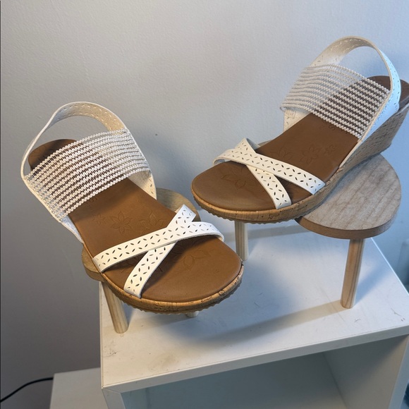 SKECHERS  WOMENS WHITE SANDALS SIZE 10 - Picture 13 of 16
